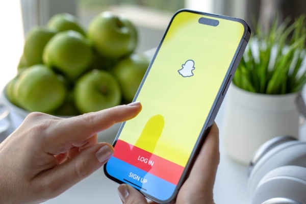 How To Get Into Someones Snapchat