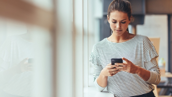 How Can I Check My Boyfriend's Messages Without Touching His Phone